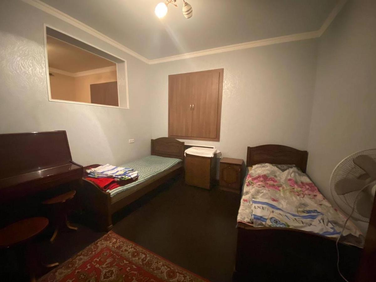 Hero Hostel Ереван Екстериор снимка