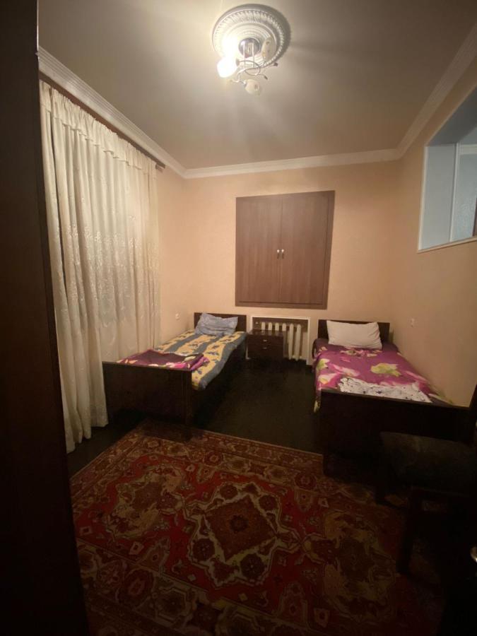 Hero Hostel Ереван Екстериор снимка